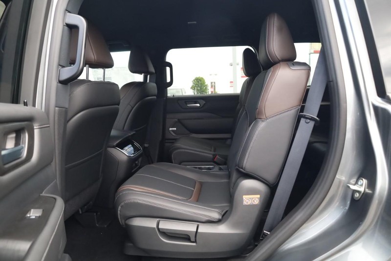 Nissan Armada Vehicle Image 10