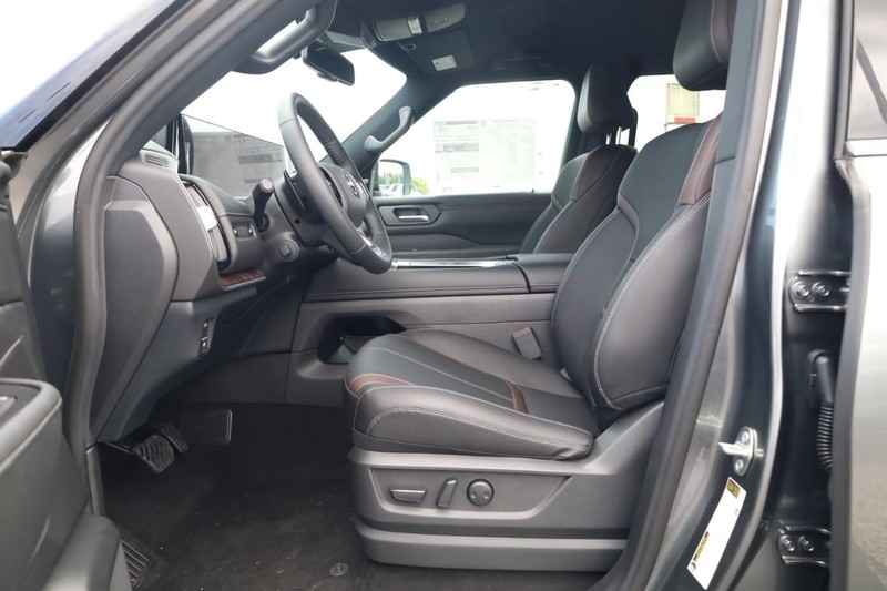 Nissan Armada Vehicle Image 19