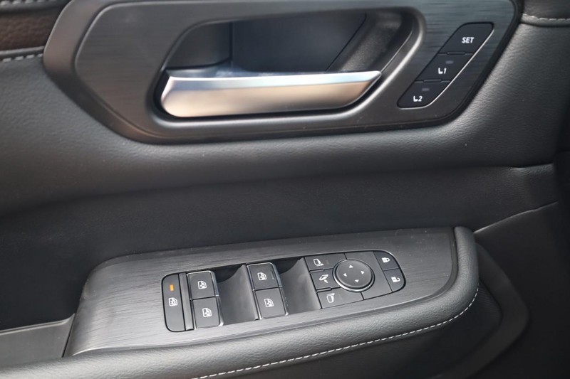 Nissan Armada Vehicle Image 20