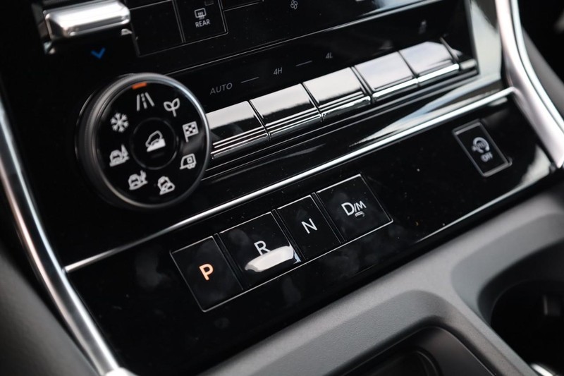 Nissan Armada Vehicle Image 25