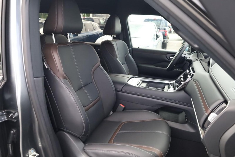 Nissan Armada Vehicle Image 26
