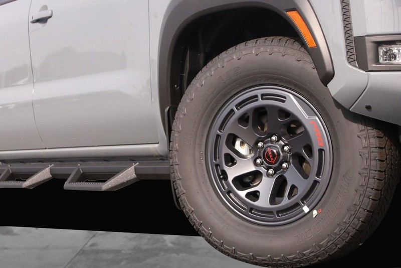 Nissan Frontier Vehicle Image 03
