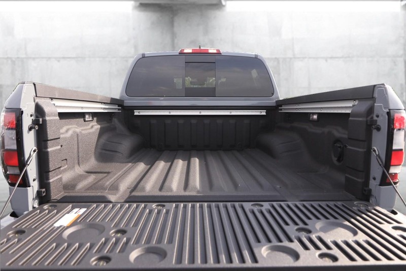 Nissan Frontier Vehicle Image 07