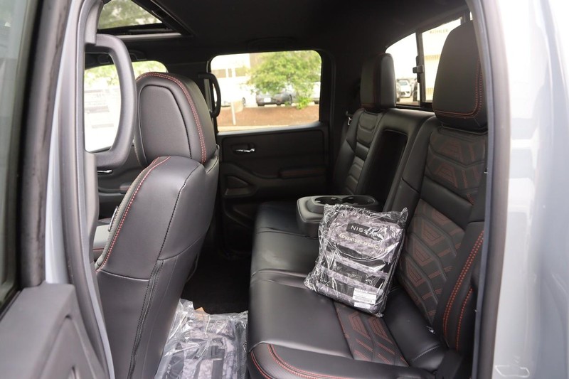 Nissan Frontier Vehicle Image 10