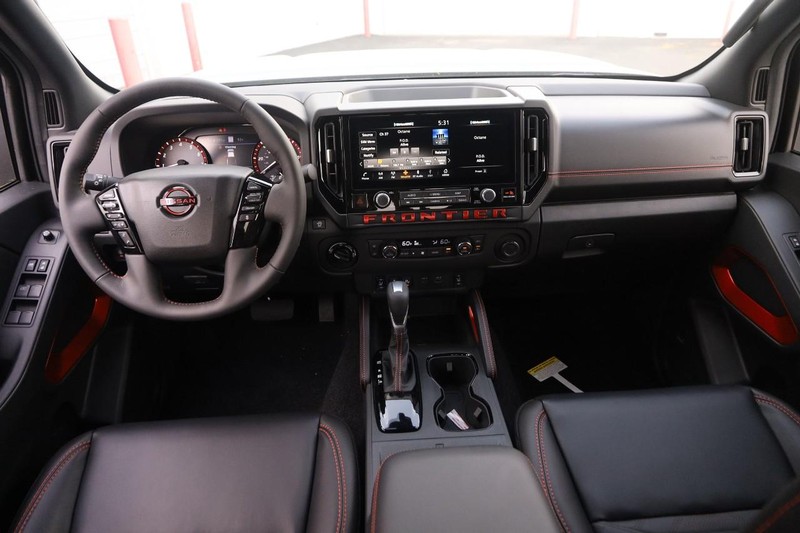 Nissan Frontier Vehicle Image 22