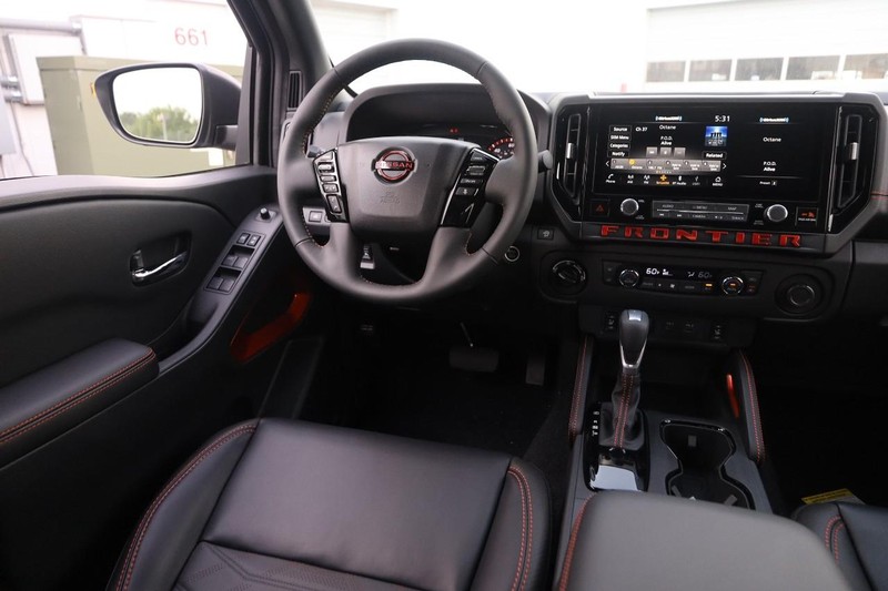 Nissan Frontier Vehicle Image 23
