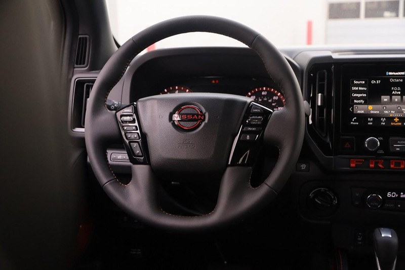 Nissan Frontier Vehicle Image 24