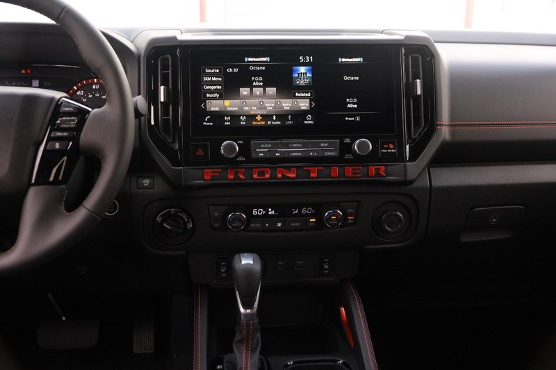 Nissan Frontier Vehicle Image 25