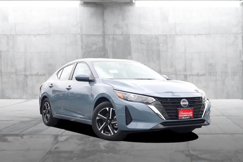 Nissan Sentra Vehicle Full-screen Gallery Image 2
