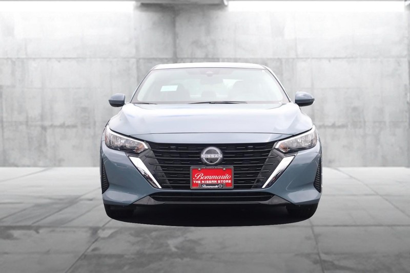 Nissan Sentra Vehicle Image 04