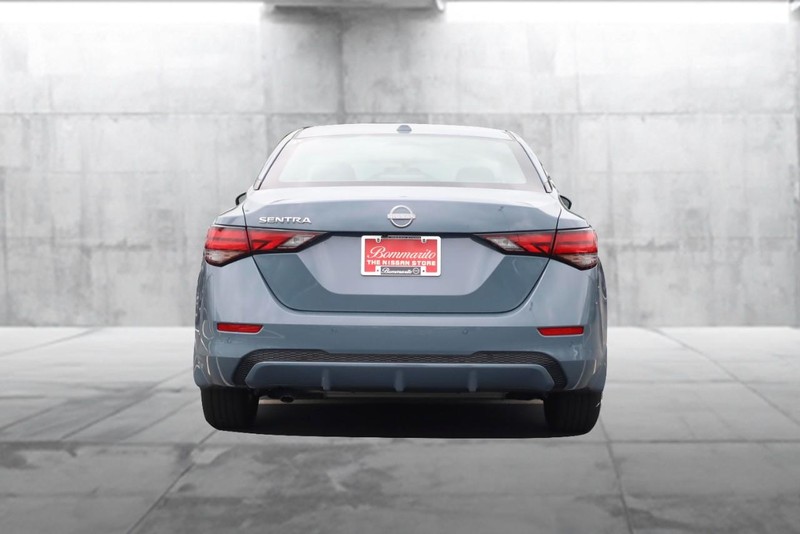 Nissan Sentra Vehicle Image 06