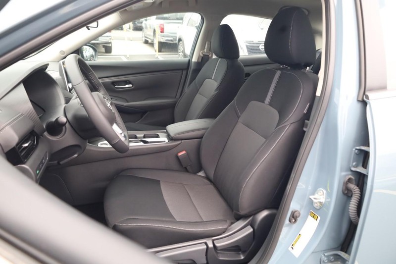 Nissan Sentra Vehicle Image 08