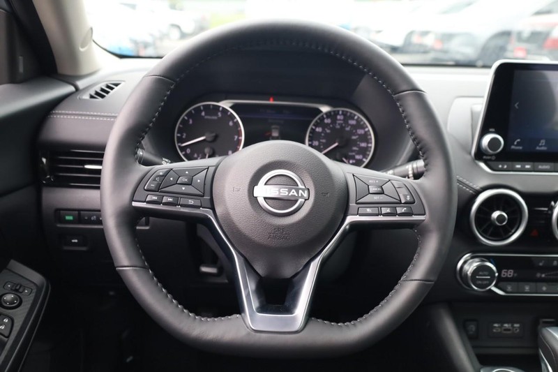 Nissan Sentra Vehicle Image 09