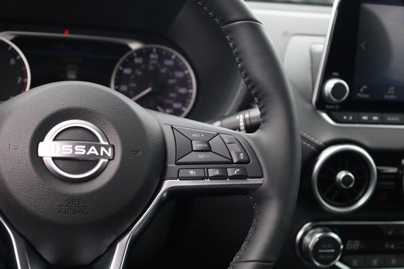 Nissan Sentra Vehicle Image 10
