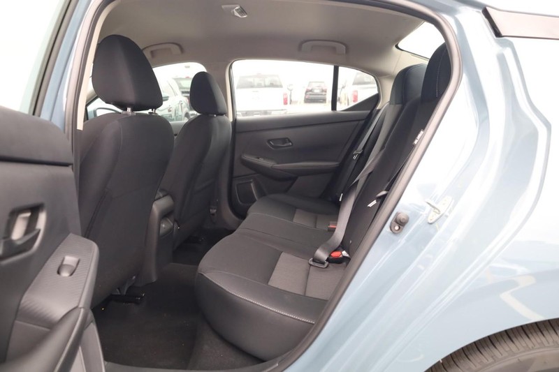 Nissan Sentra Vehicle Image 18
