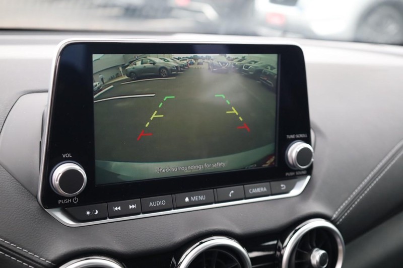 Nissan Sentra Vehicle Image 21
