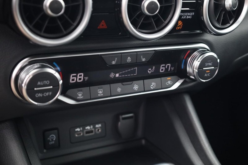 Nissan Sentra Vehicle Image 22