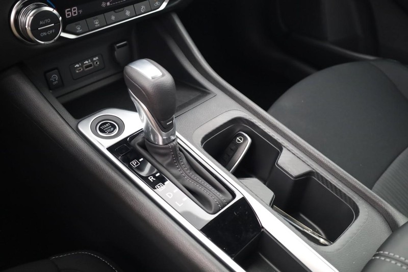Nissan Sentra Vehicle Image 24