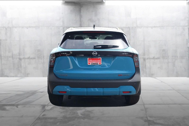 Nissan Kicks Vehicle Image 06