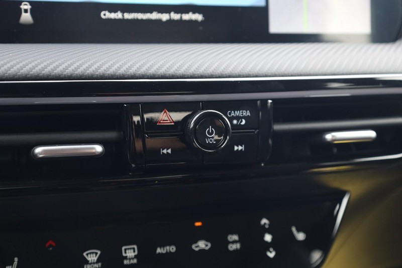 Nissan Kicks Vehicle Image 14