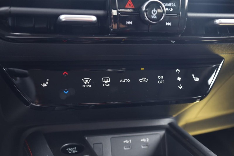 Nissan Kicks Vehicle Image 15