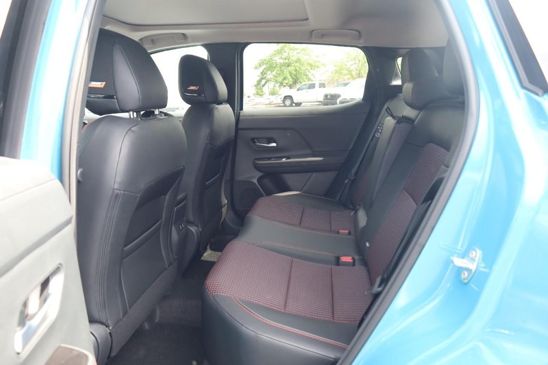 Nissan Kicks Vehicle Image 23