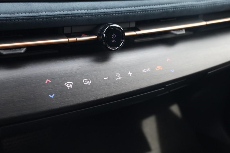 Nissan Ariya Vehicle Image 14