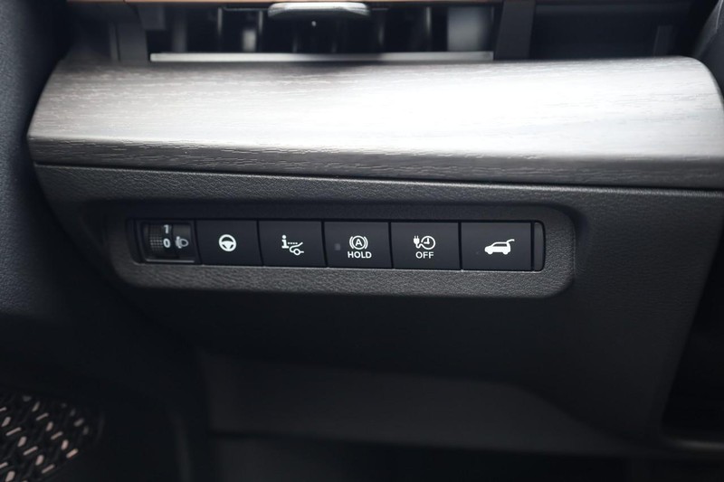 Nissan Ariya Vehicle Image 16