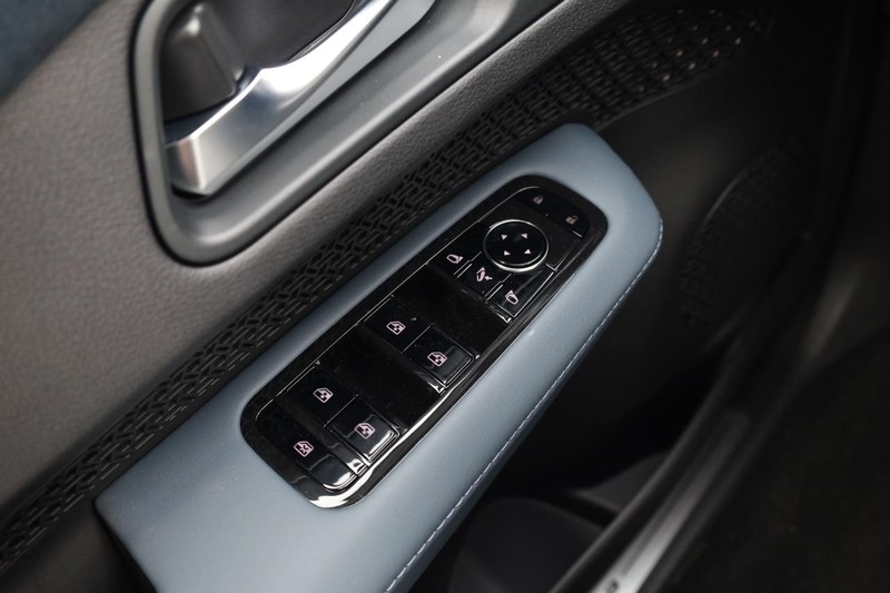 Nissan Ariya Vehicle Image 17