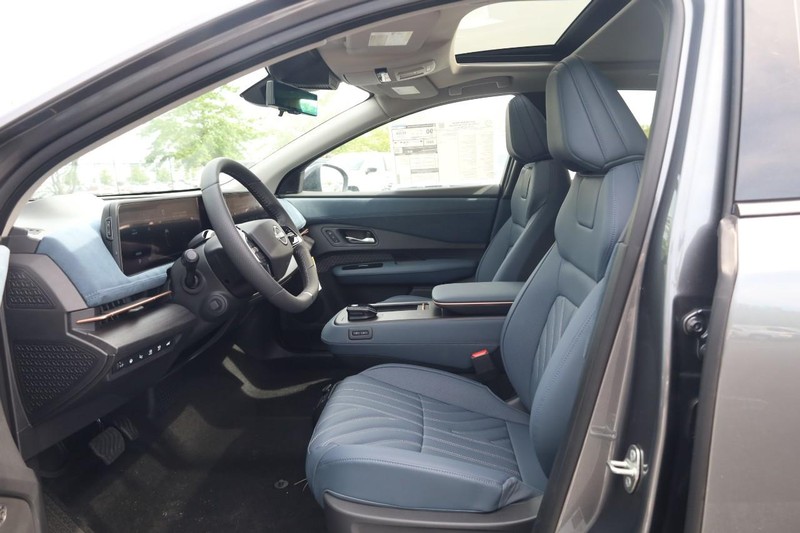 Nissan Ariya Vehicle Image 19