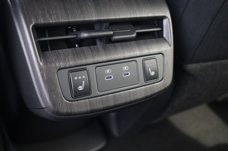 Nissan Ariya Vehicle Image 22