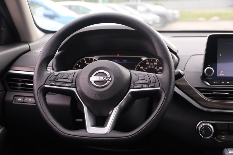 Nissan Frontier Vehicle Image 14