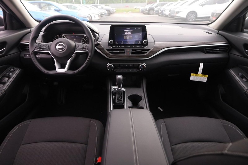 Nissan Frontier Vehicle Image 16
