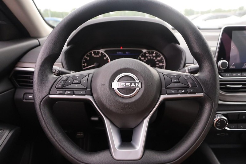 Nissan Frontier Vehicle Image 25