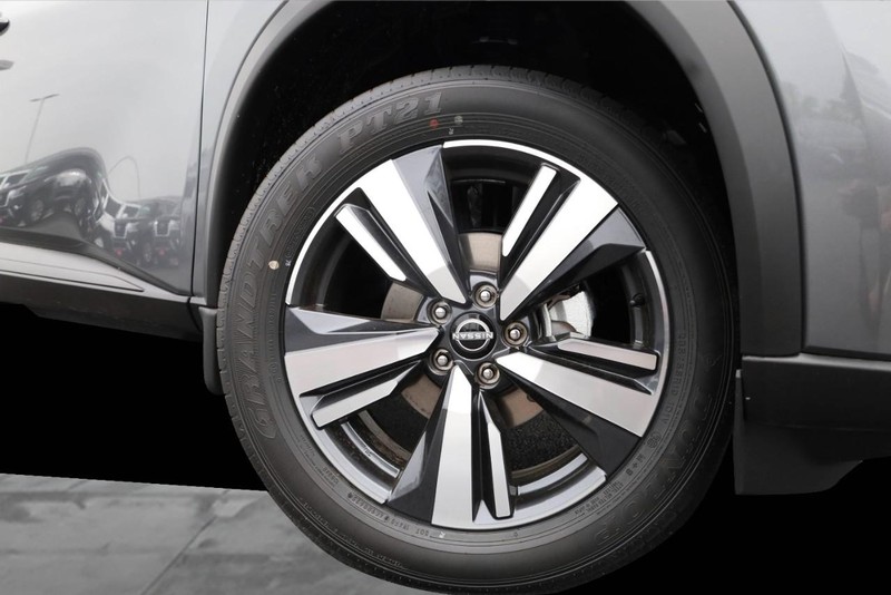 Nissan Rogue Vehicle Image 03