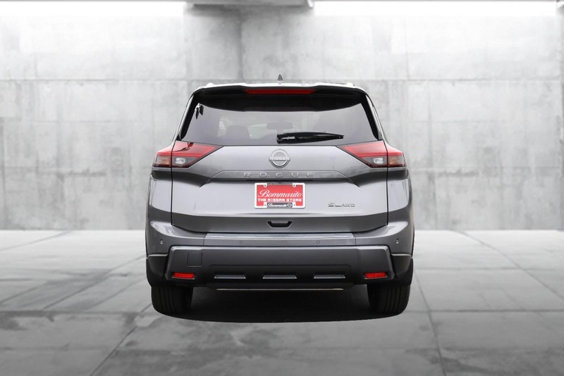 Nissan Rogue Vehicle Image 06