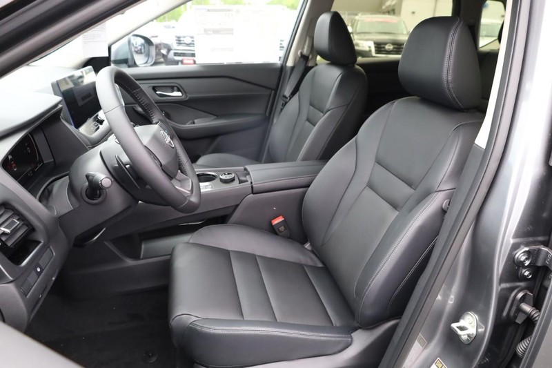 Nissan Rogue Vehicle Image 08