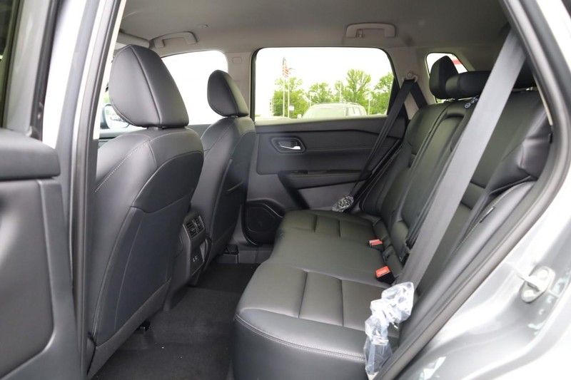 Nissan Rogue Vehicle Image 09