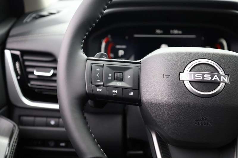 Nissan Rogue Vehicle Image 12