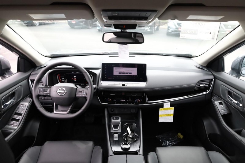 Nissan Rogue Vehicle Image 13