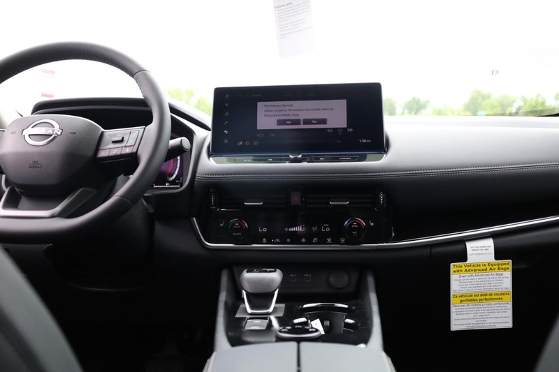 Nissan Rogue Vehicle Image 16