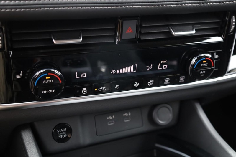 Nissan Rogue Vehicle Image 21