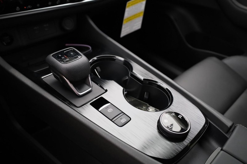 Nissan Rogue Vehicle Image 23