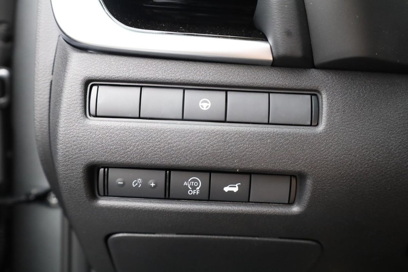Nissan Rogue Vehicle Image 24