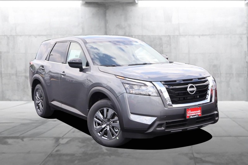 Nissan Pathfinder Vehicle Image 02