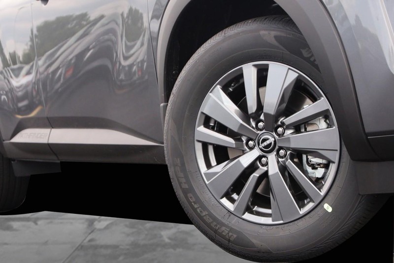 Nissan Pathfinder Vehicle Image 03