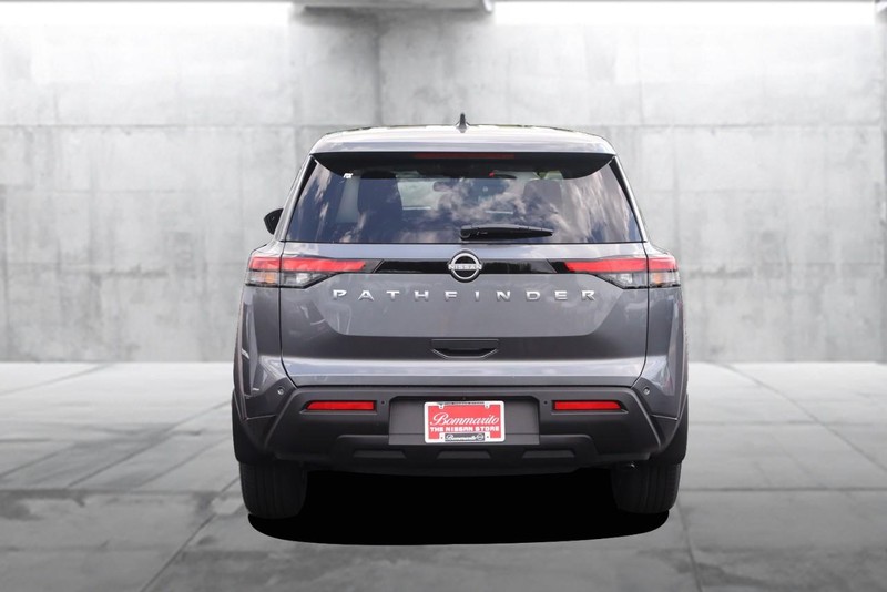 Nissan Pathfinder Vehicle Image 06