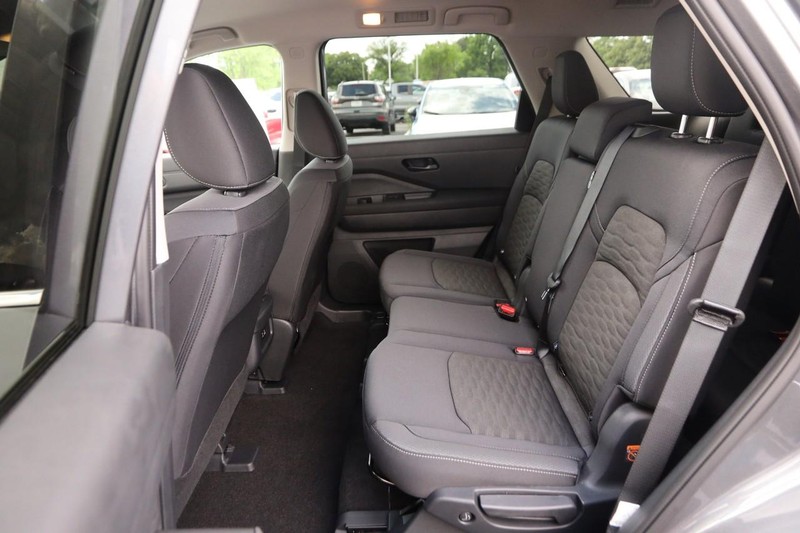Nissan Pathfinder Vehicle Image 10