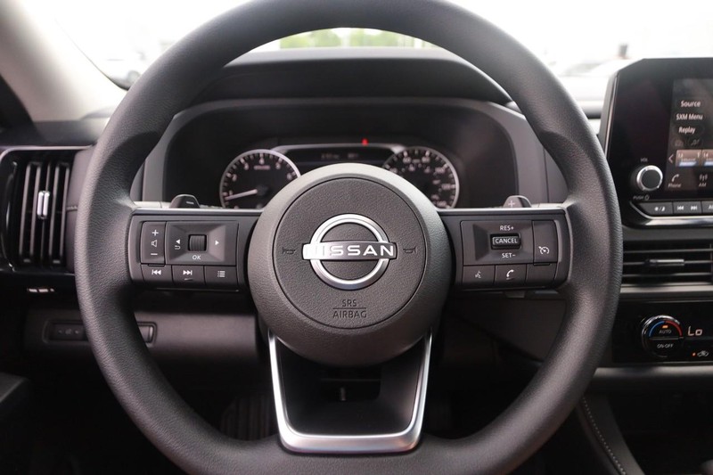 Nissan Pathfinder Vehicle Image 12