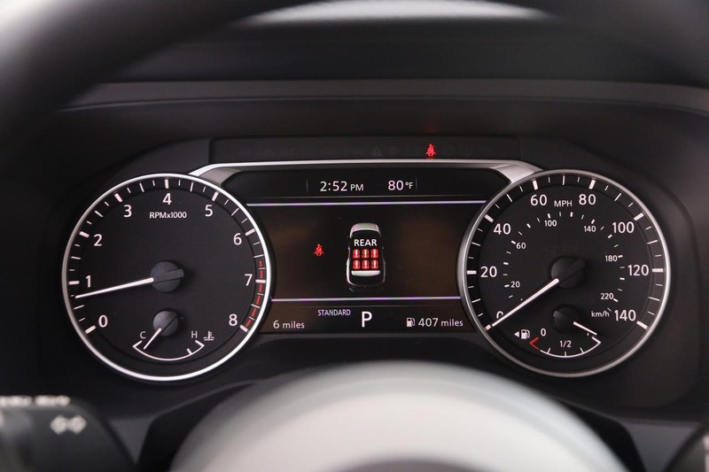 Nissan Pathfinder Vehicle Image 15